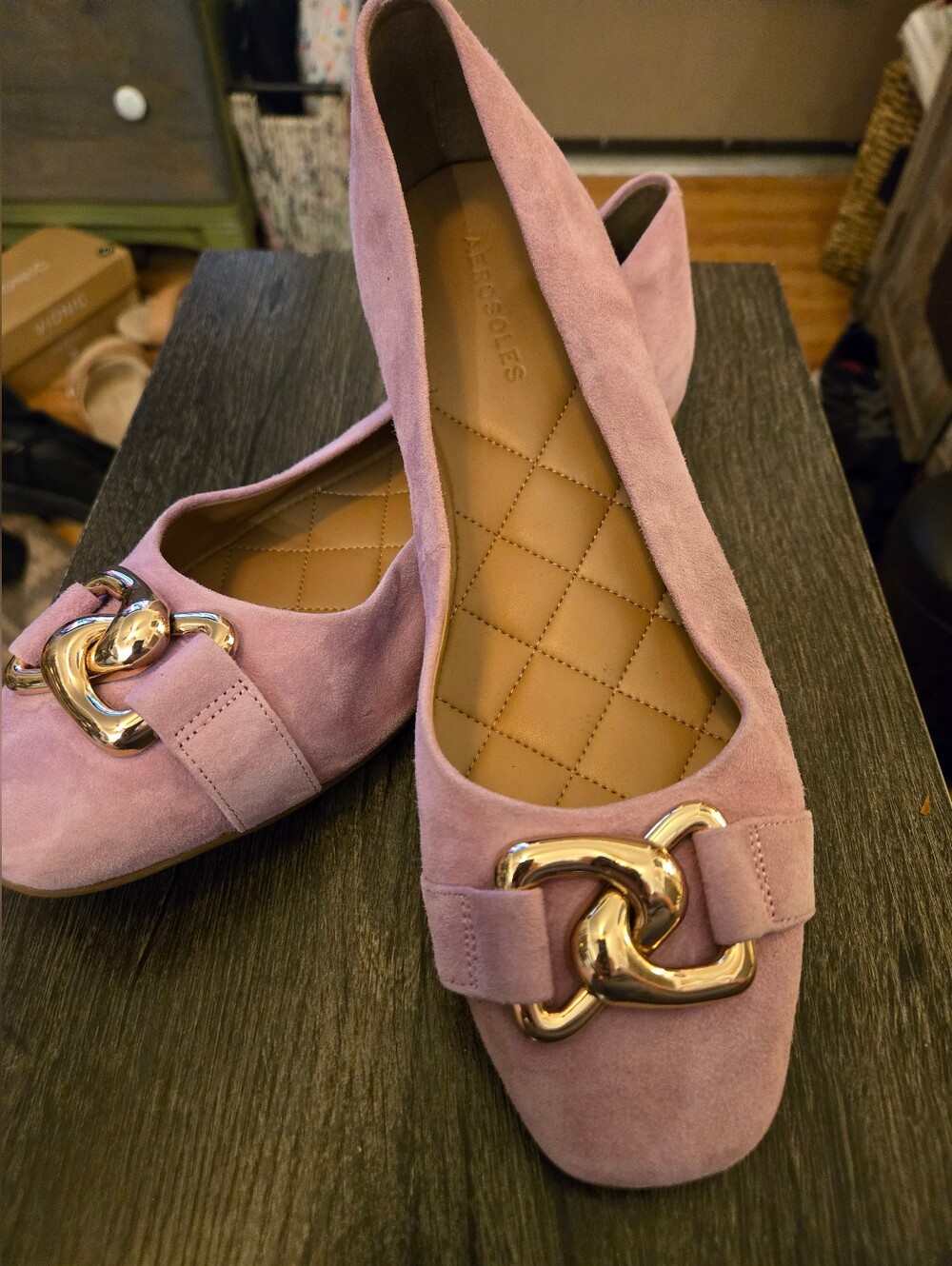 AEROSOLES Size 10 Lavender Suede Flats with Gold Chain Accent